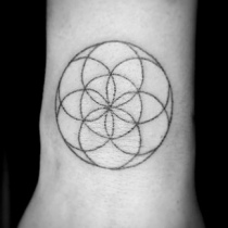 Handpoke Tattoo, Mandala Tattoo, Geometric Tattoo, Blume des Lebens Tattoo, Fineline Tattoo